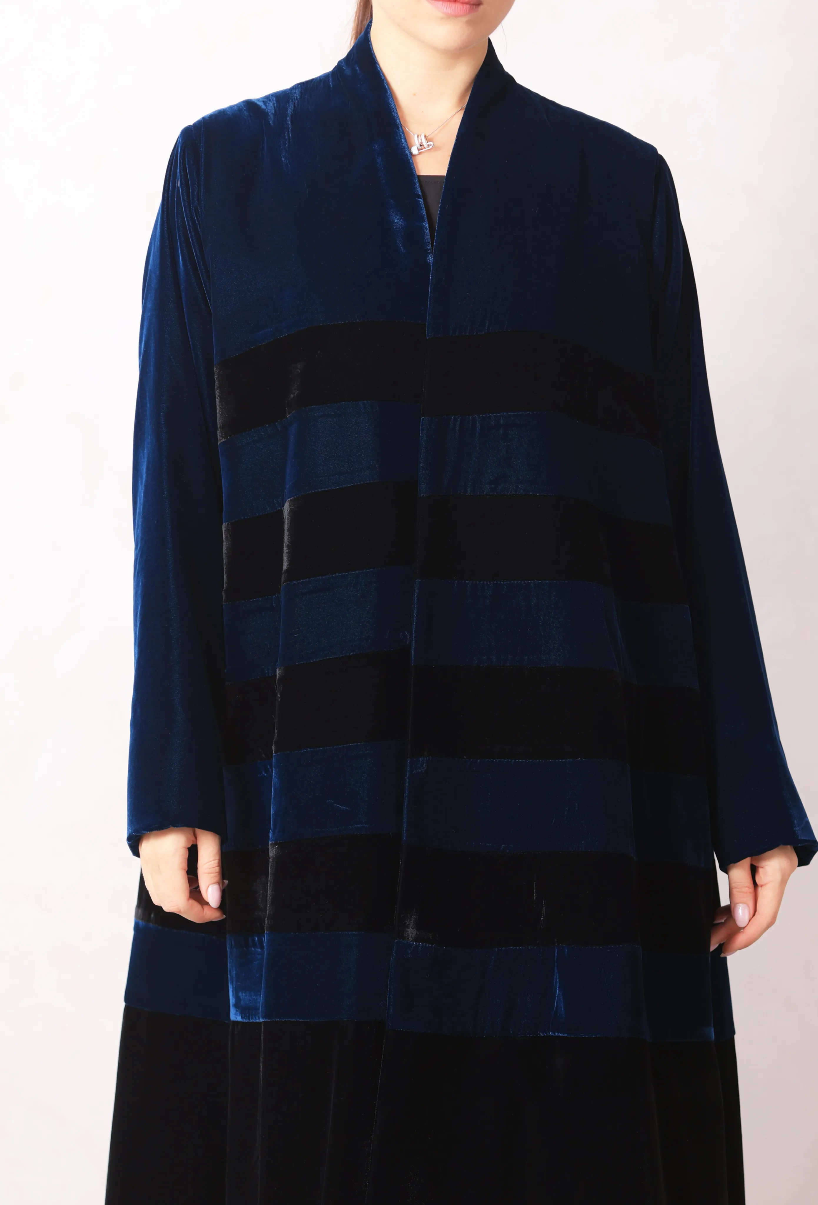 عباية مخمل مخططة – كحلي