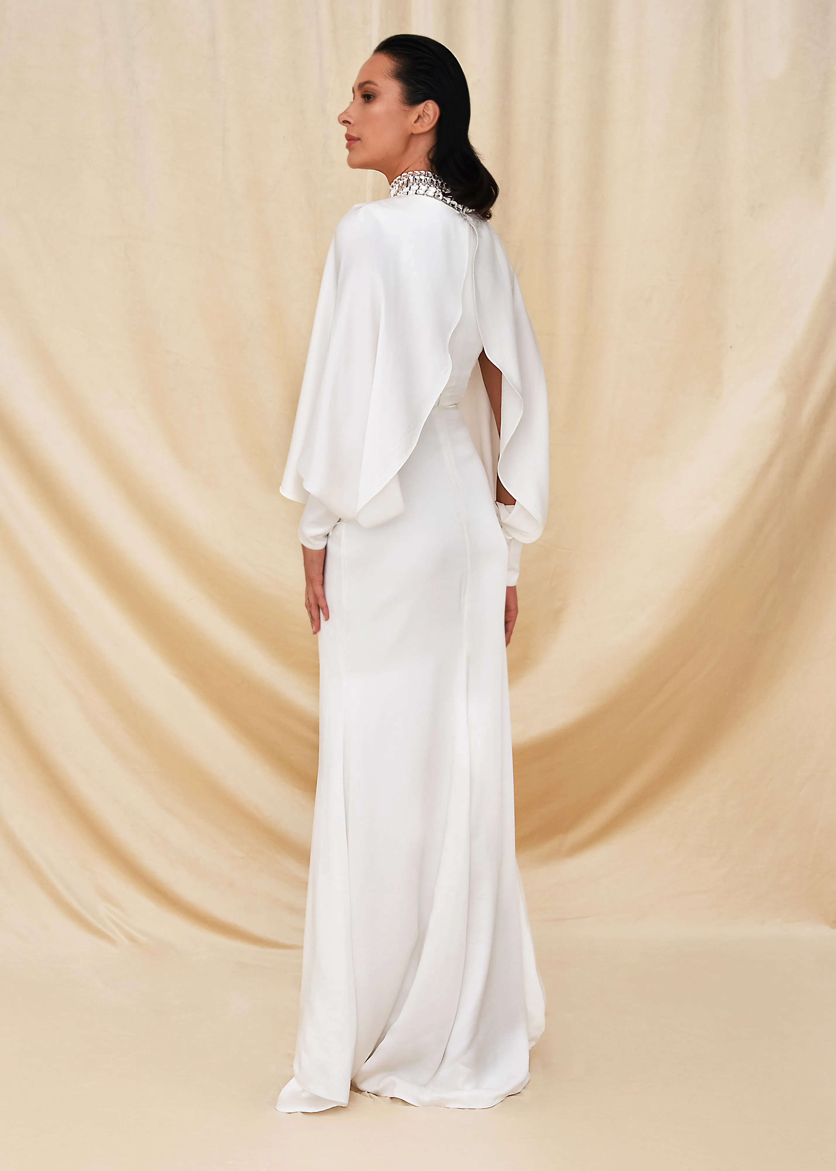 فستان ياقة الكريستال