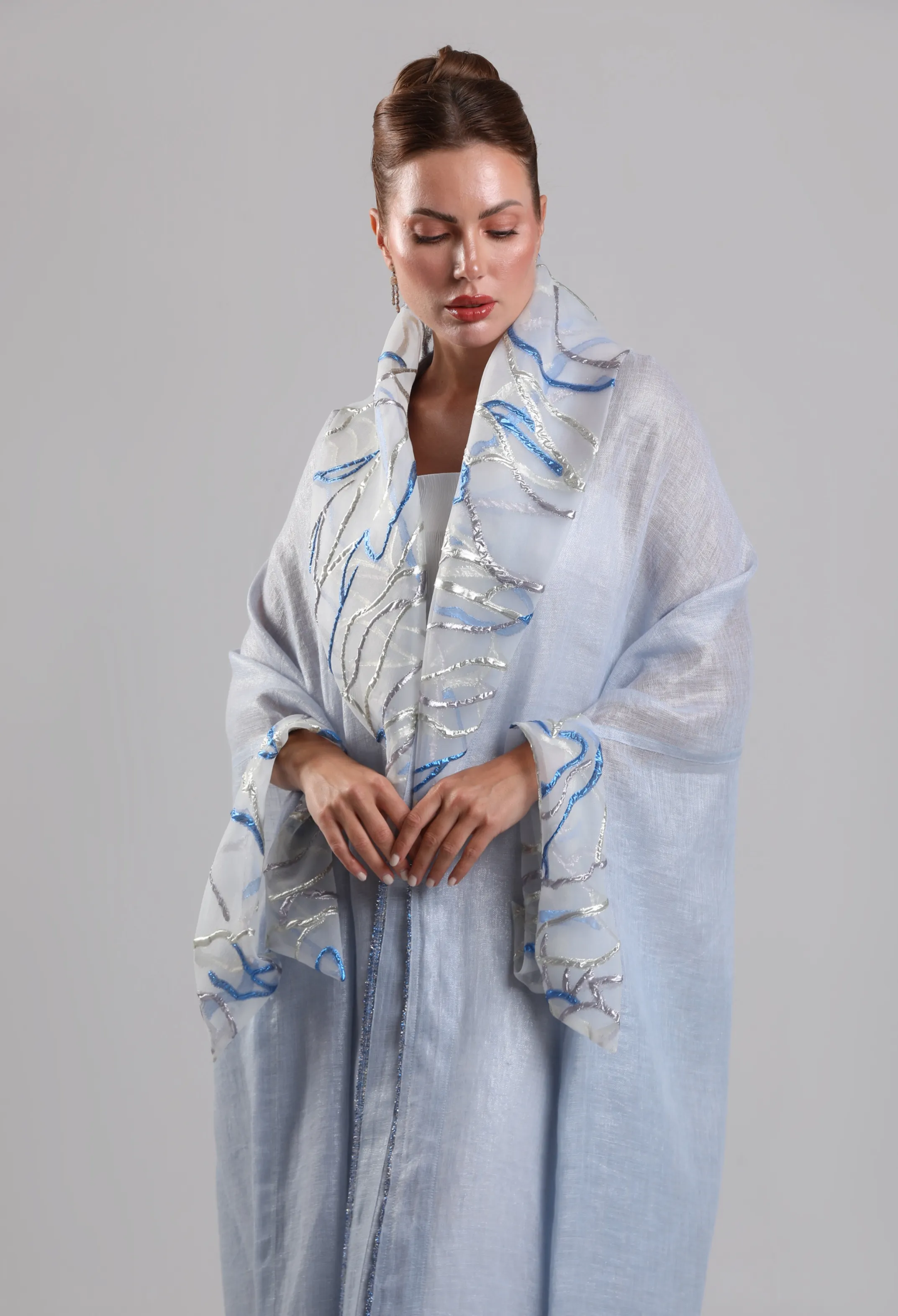 بشت لينن فاخر بالأزرق الفاتح مع الفضي