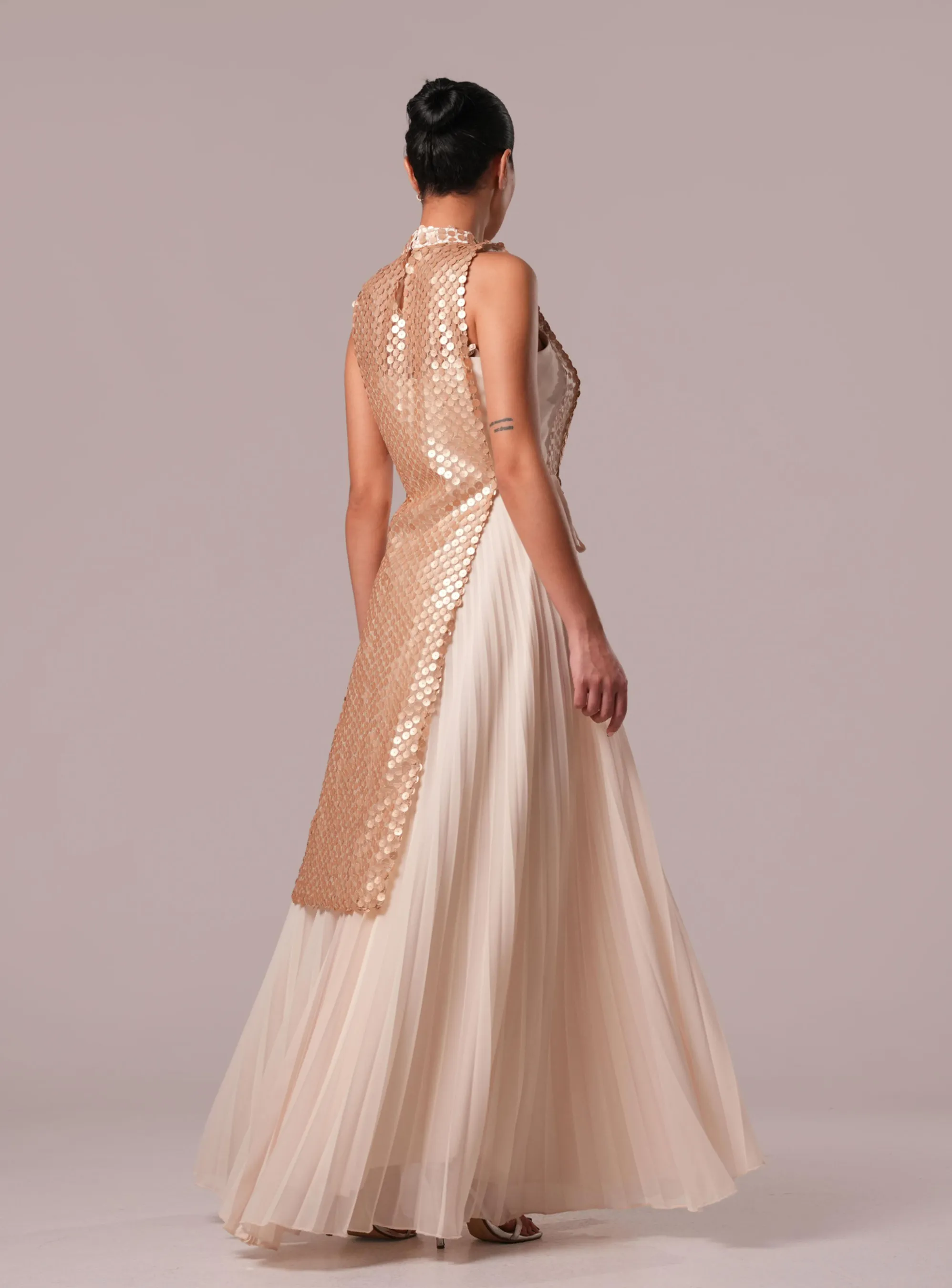 فستان الترتر المطفي والشيفون