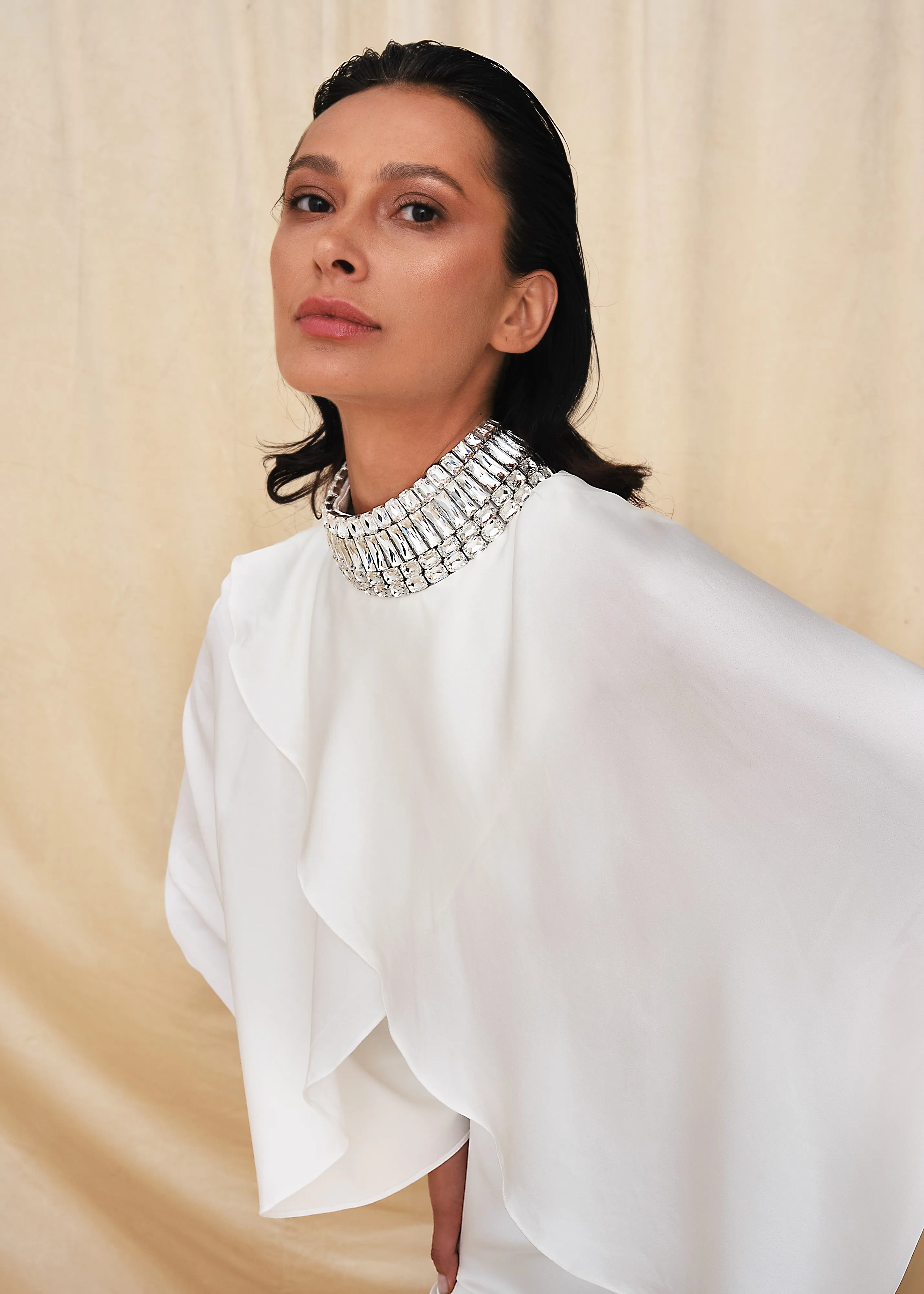 فستان ياقة الكريستال