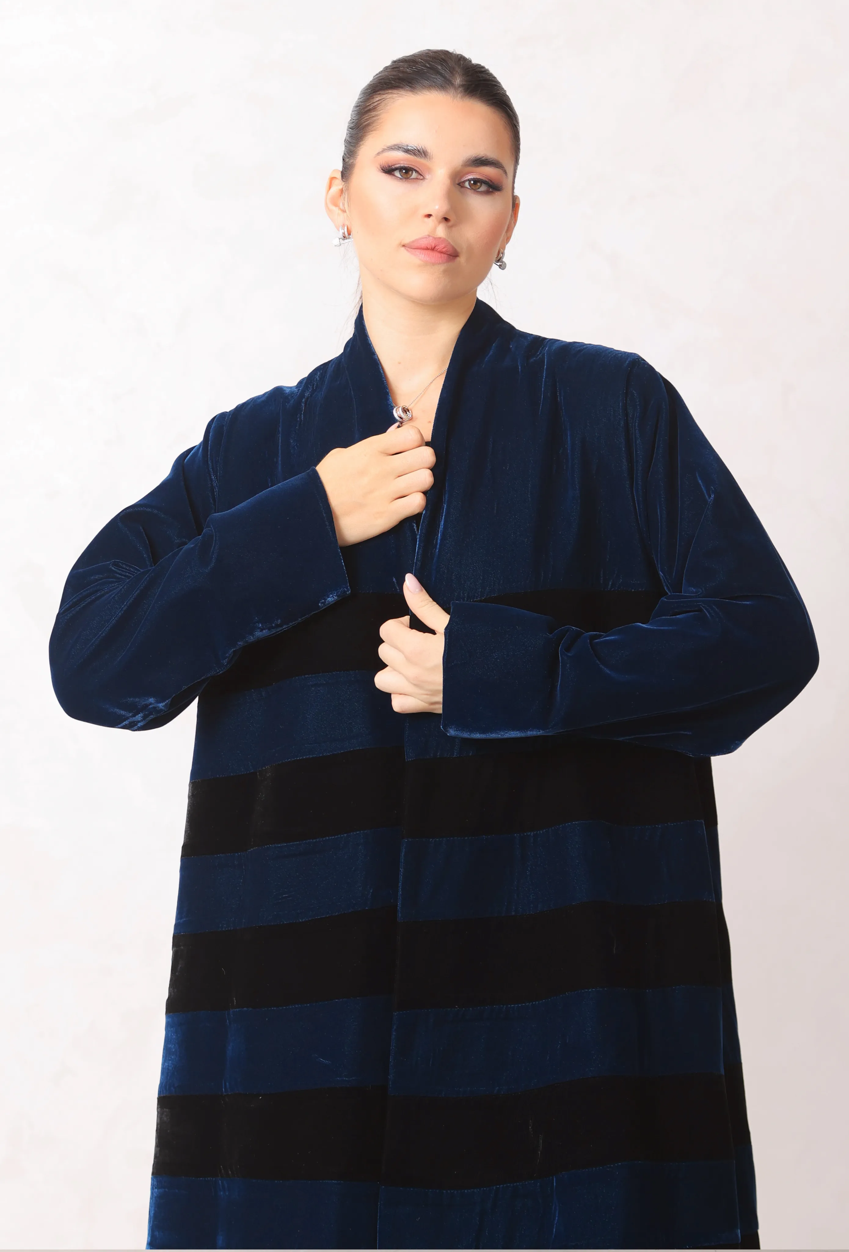 عباية مخمل مخططة – كحلي