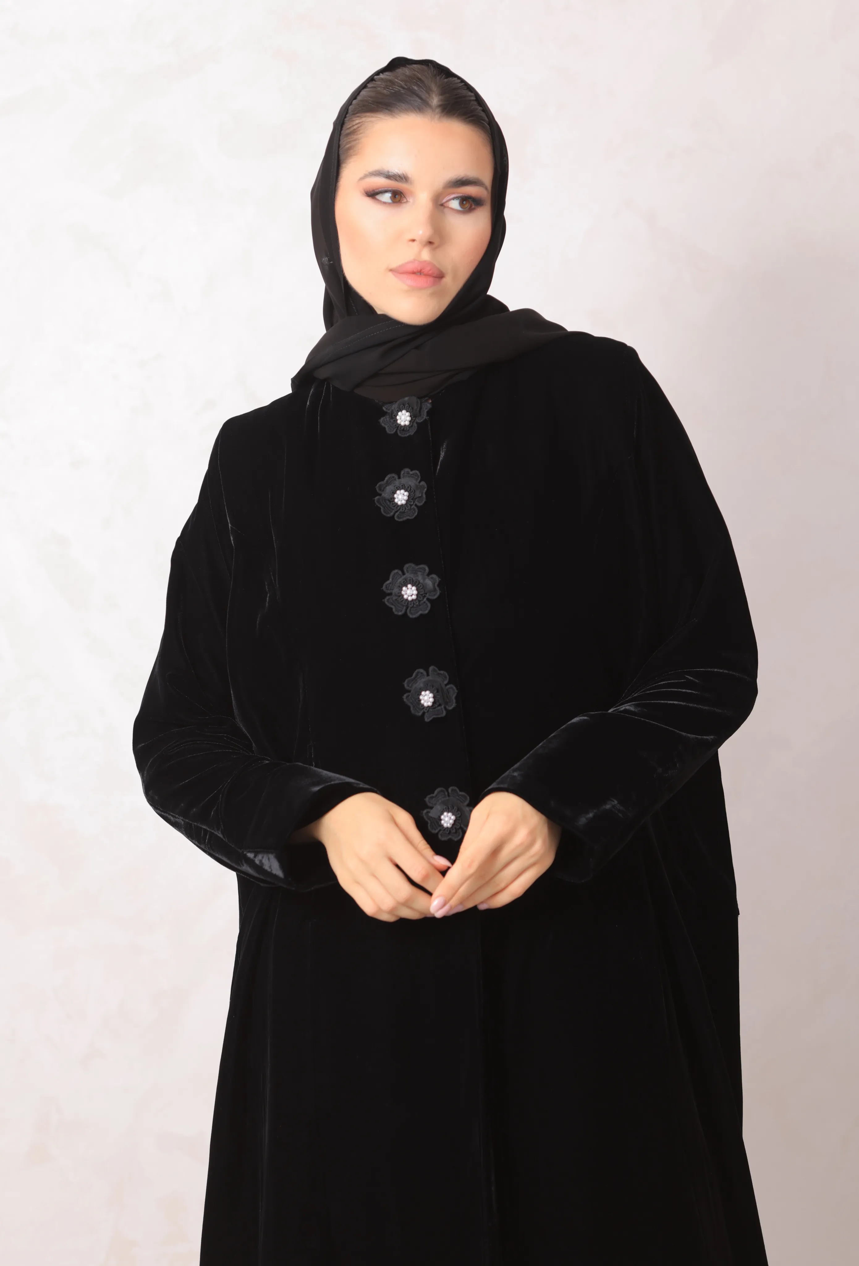 عباية الورد – أسود