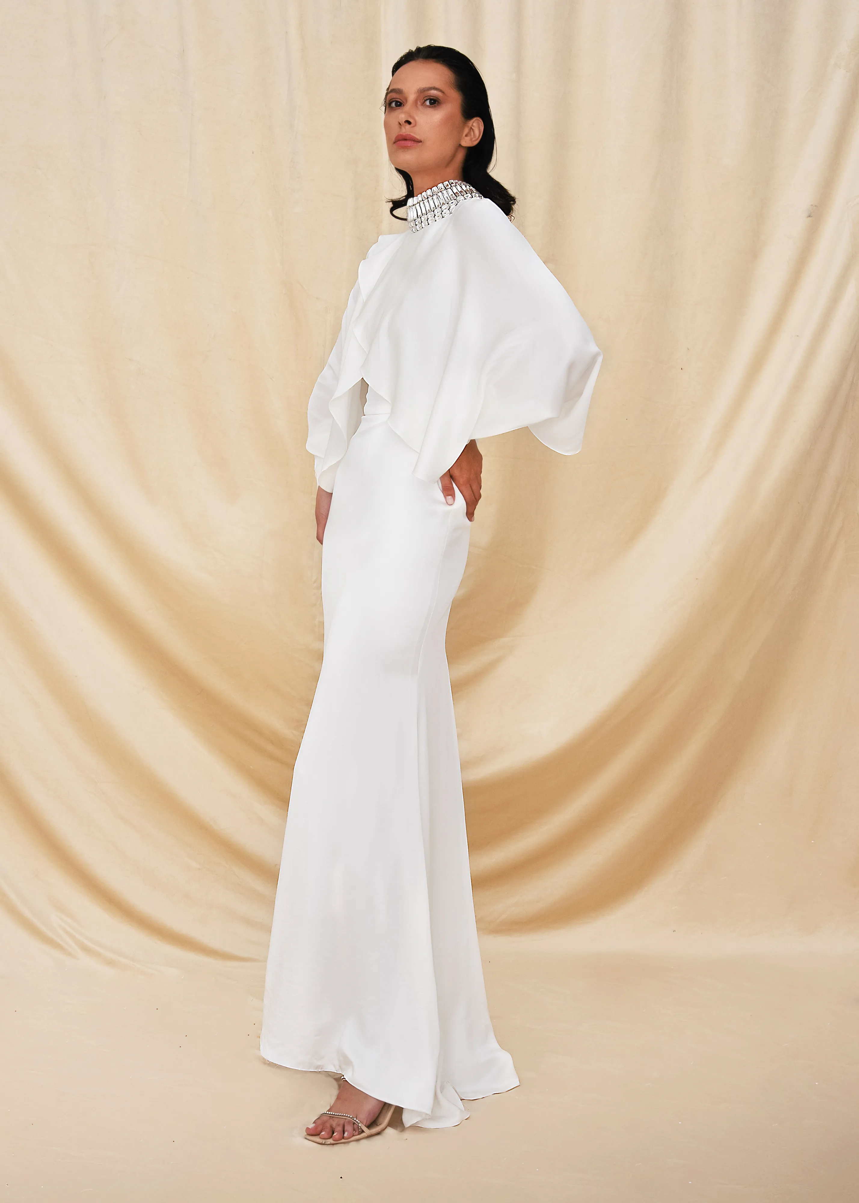 فستان ياقة الكريستال