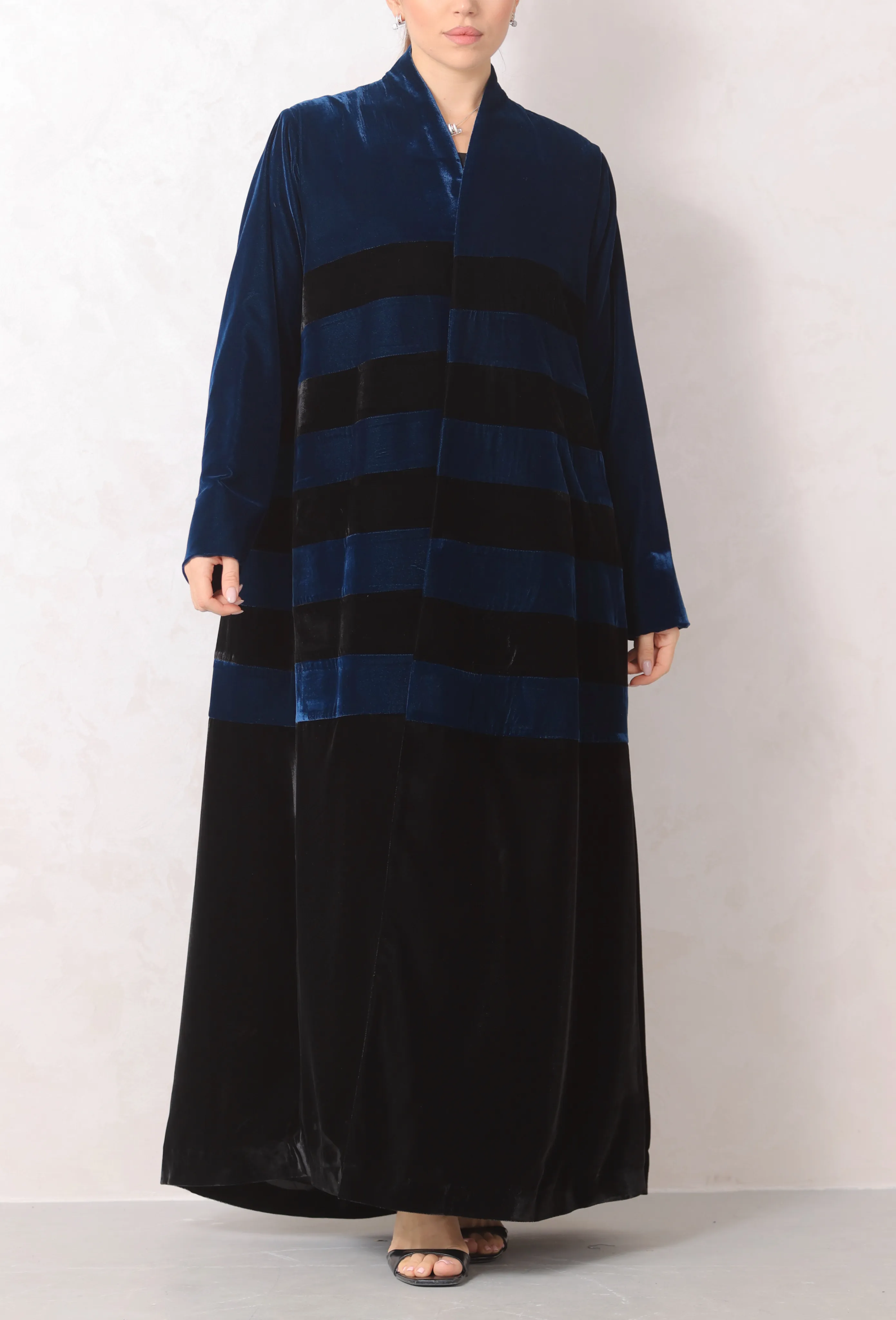 عباية مخمل مخططة – كحلي