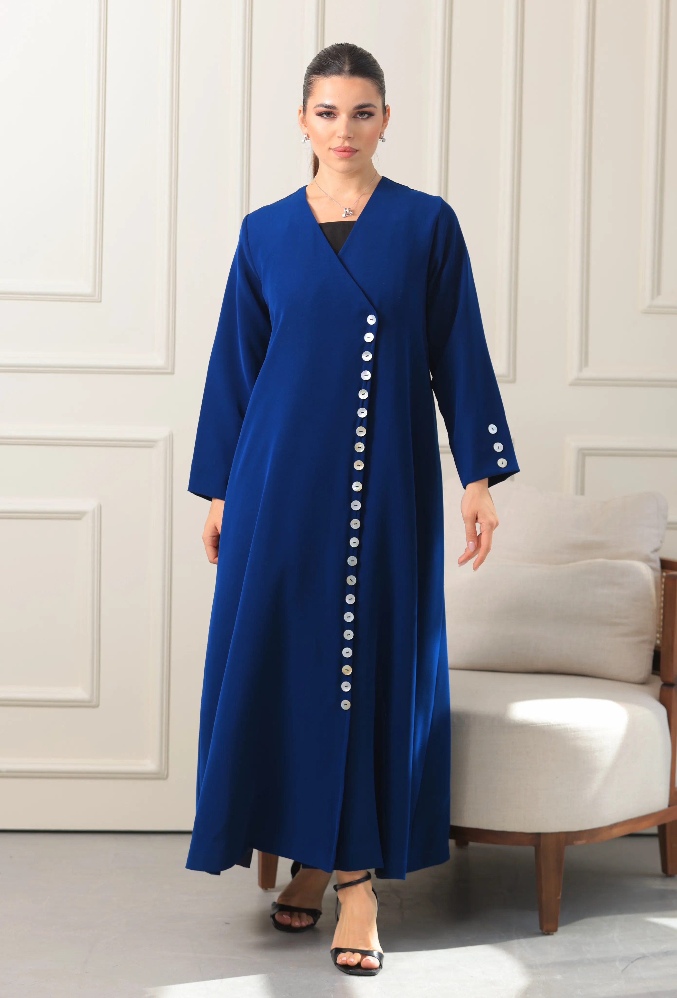 عباية كريب بأزرار صدف